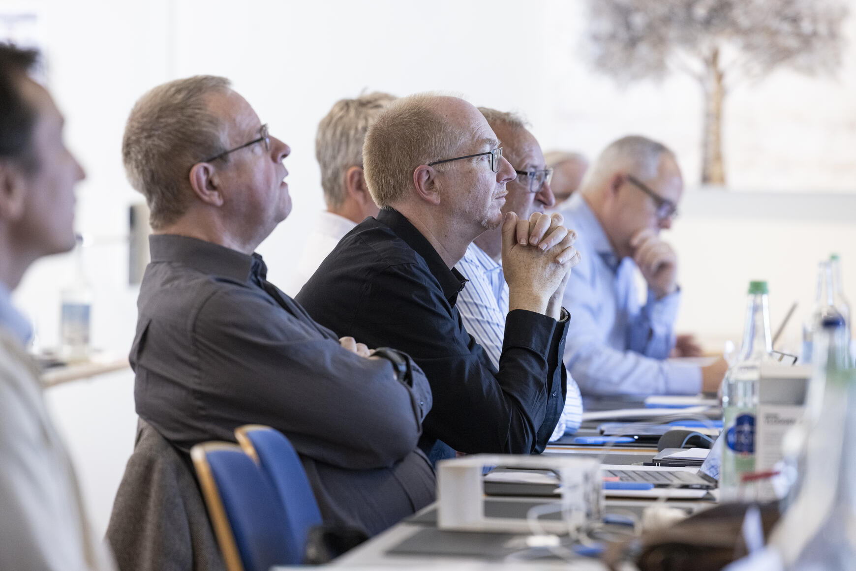 Rainer Federn, Christoph Epting und Oliver Zeyer vom SSO-Zentralvorstand, dahinter Generalsekretär Simon Gassmann